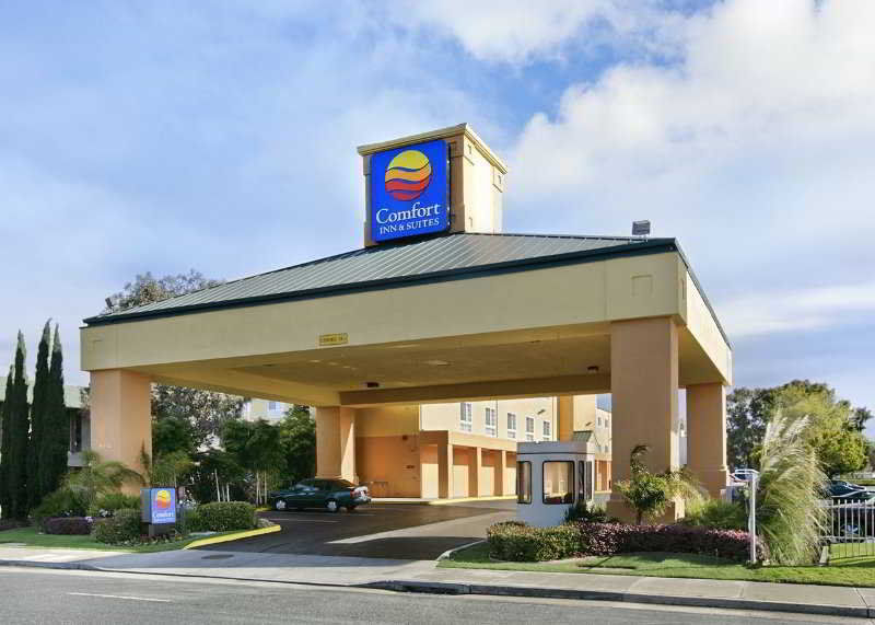 Comfort Inn & Suites Oakland Airport Exterior photo