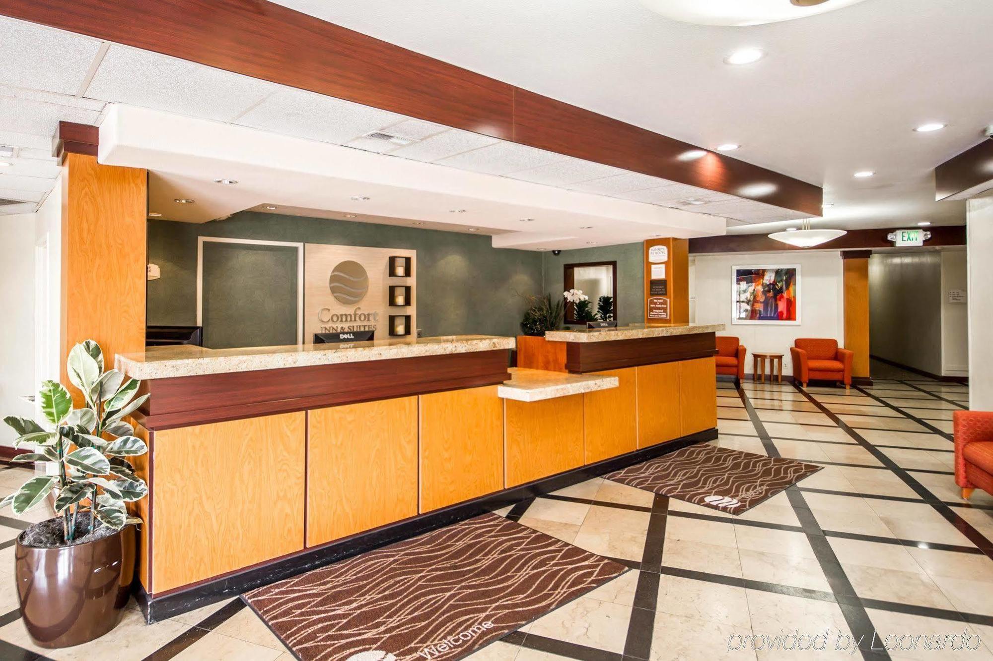 Comfort Inn & Suites Oakland Airport Exterior photo