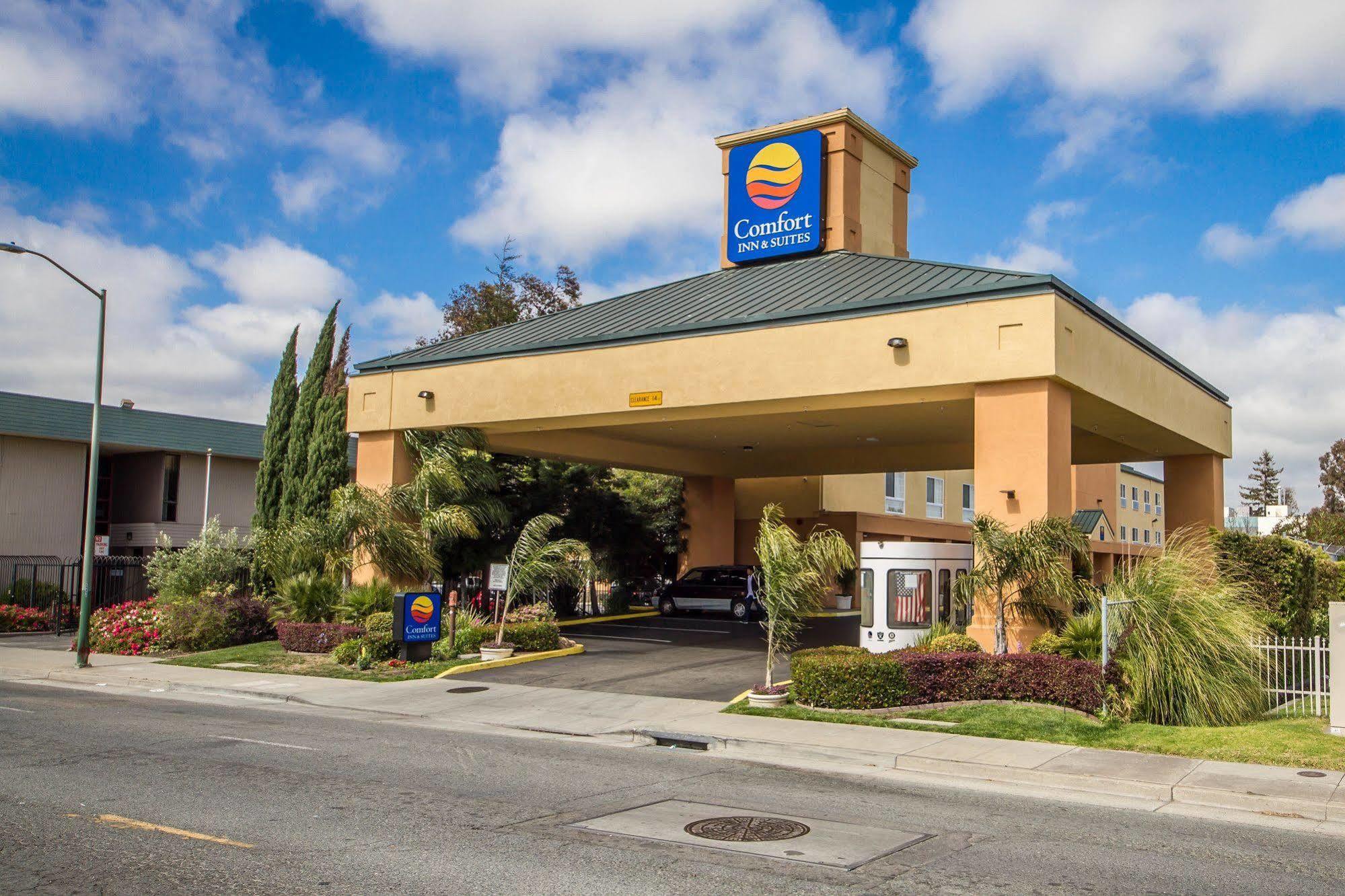 Comfort Inn & Suites Oakland Airport Exterior photo