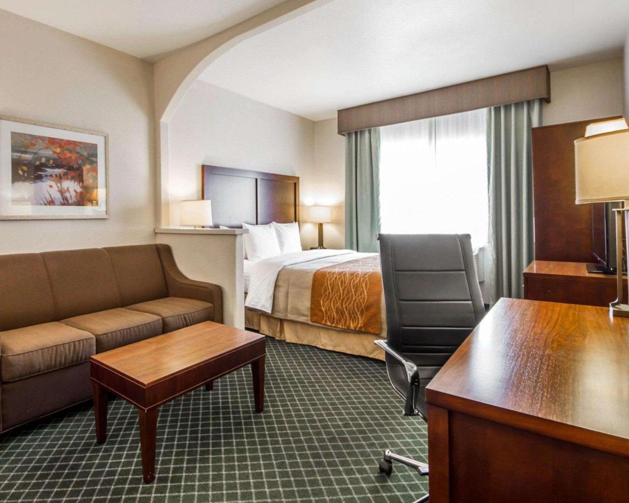 Comfort Inn & Suites Oakland Airport Exterior photo