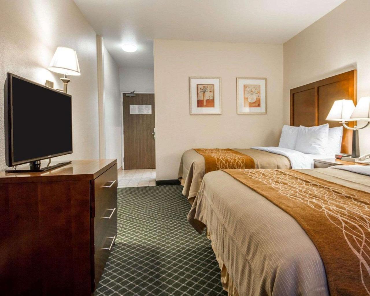 Comfort Inn & Suites Oakland Airport Exterior photo