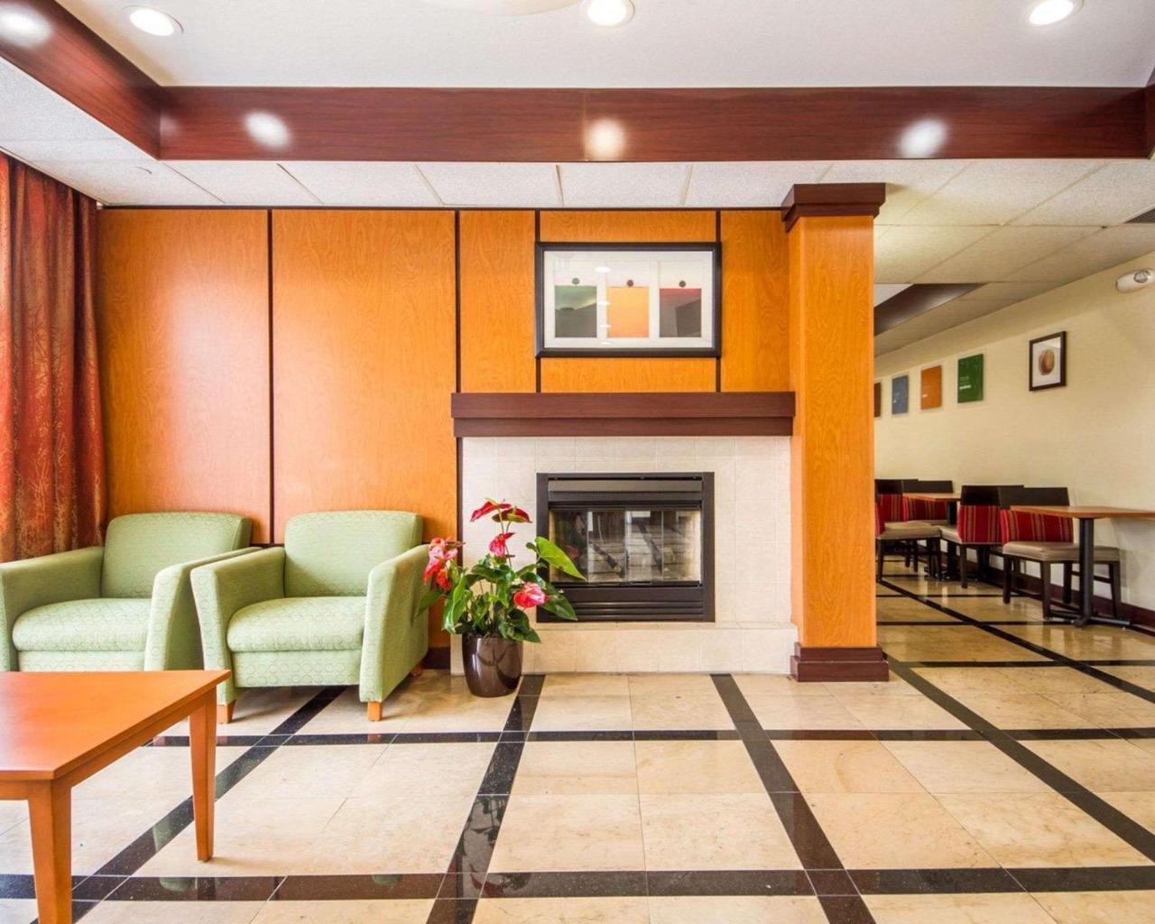 Comfort Inn & Suites Oakland Airport Exterior photo