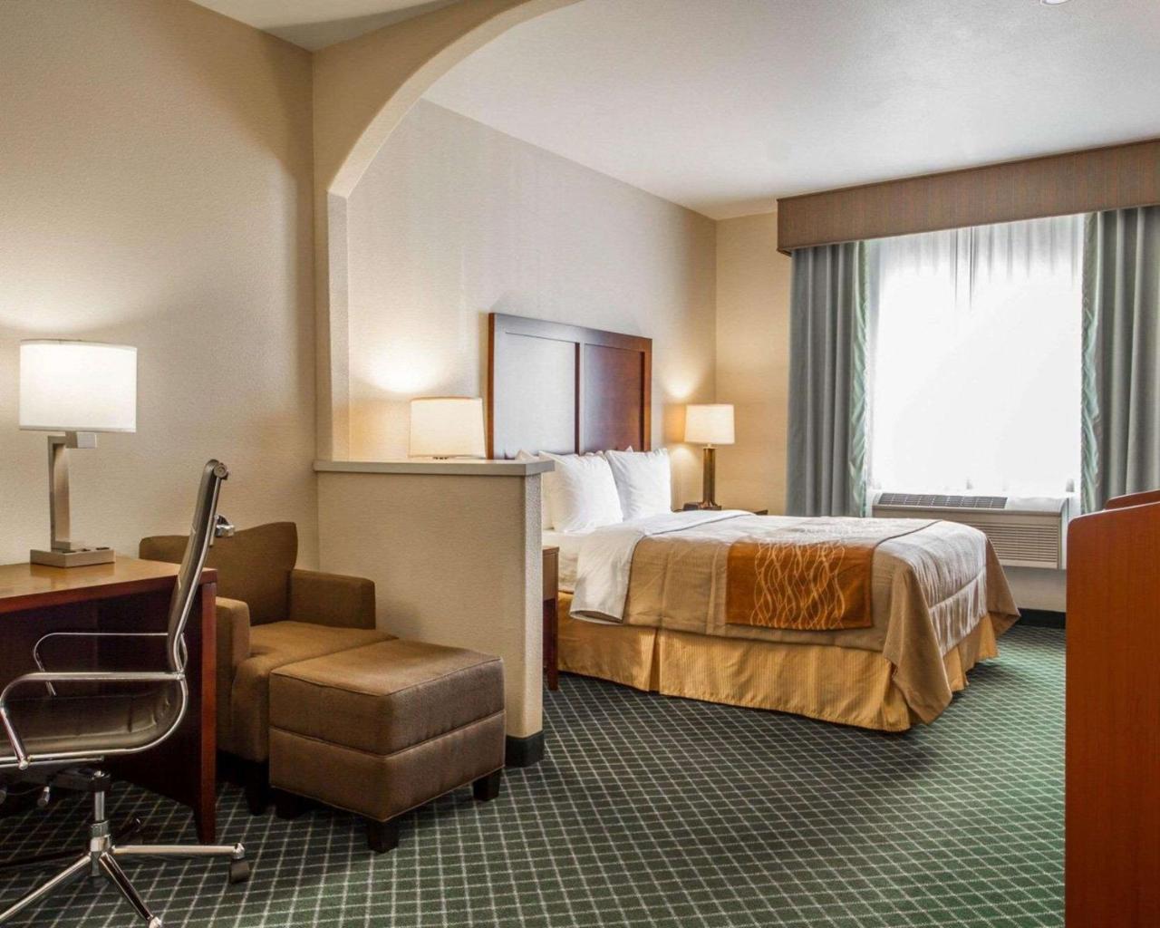 Comfort Inn & Suites Oakland Airport Exterior photo