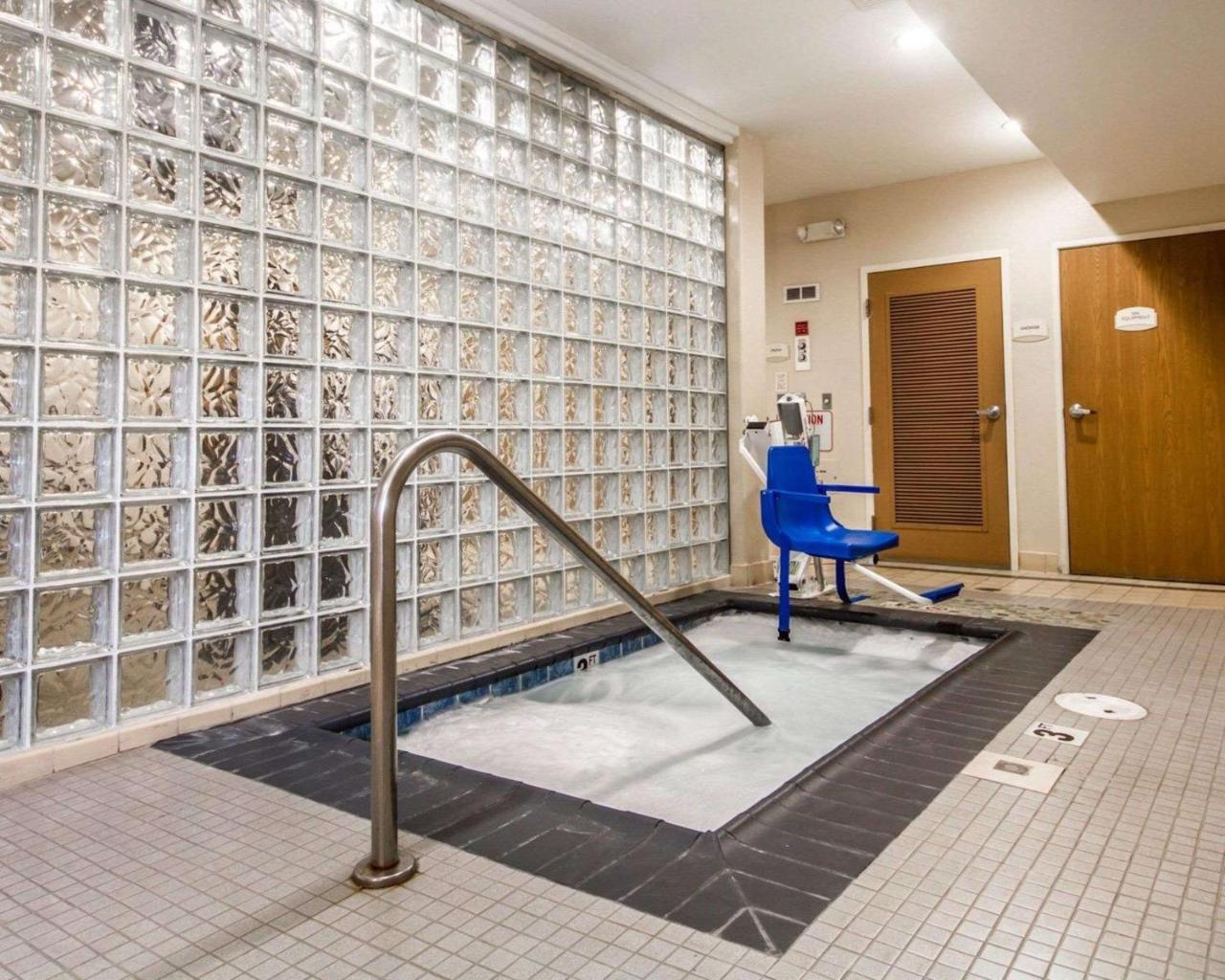 Comfort Inn & Suites Oakland Airport Exterior photo